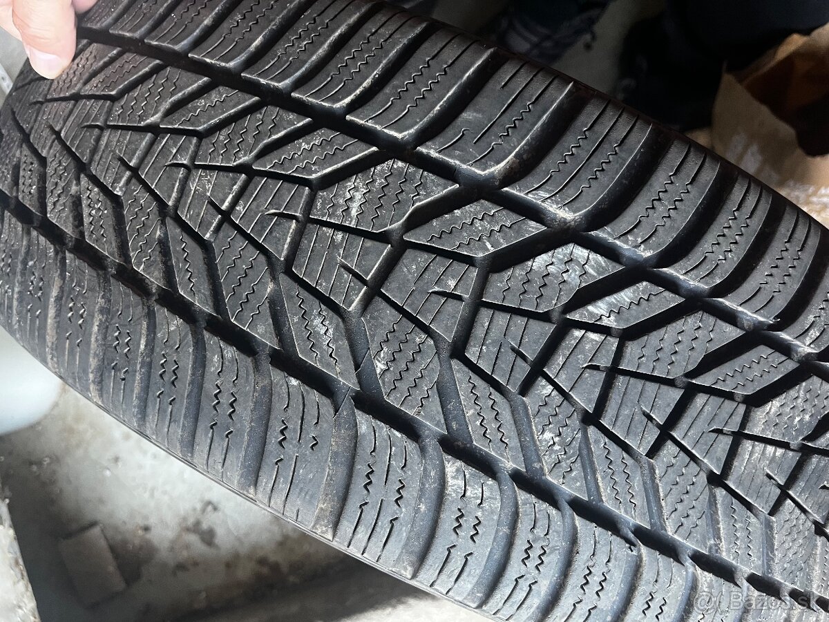 Kolesa Cupra Born 215/45 R20 - 20