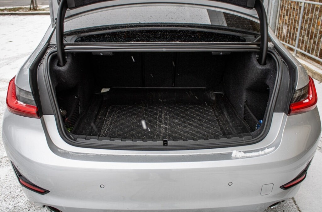 BMW Rad 3 320d Advantage A/T RWD - 20