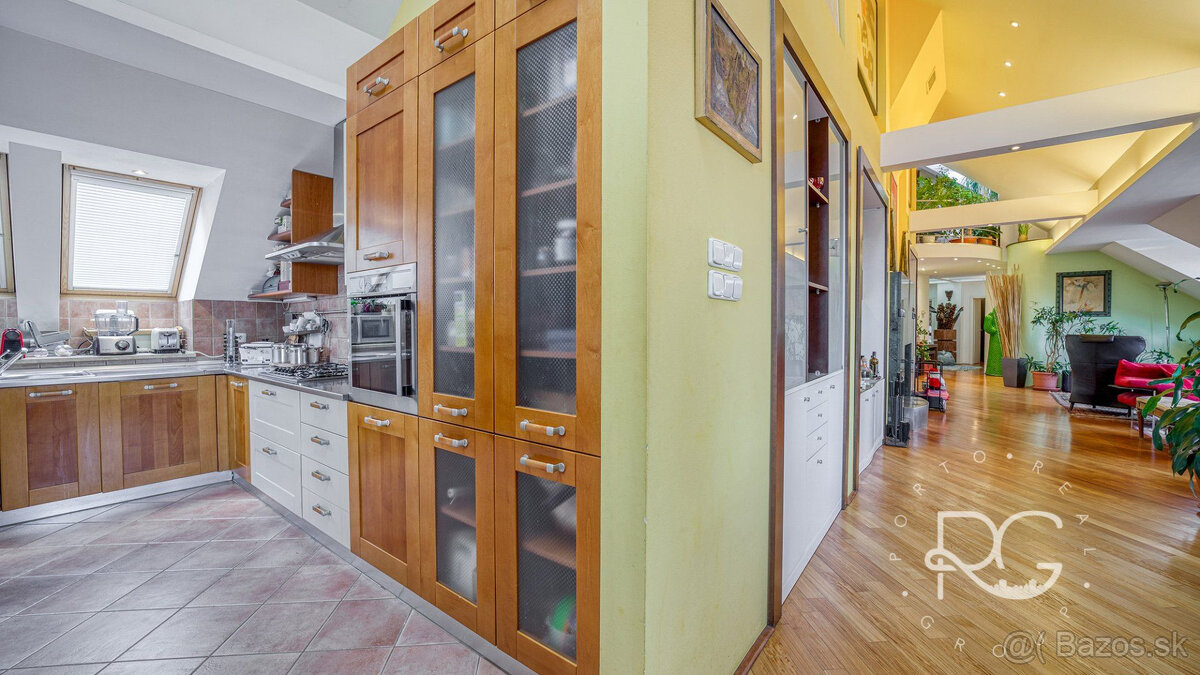 Pôsobivý staromestský byt s veľkou terasou s krásnym výhľado - 20