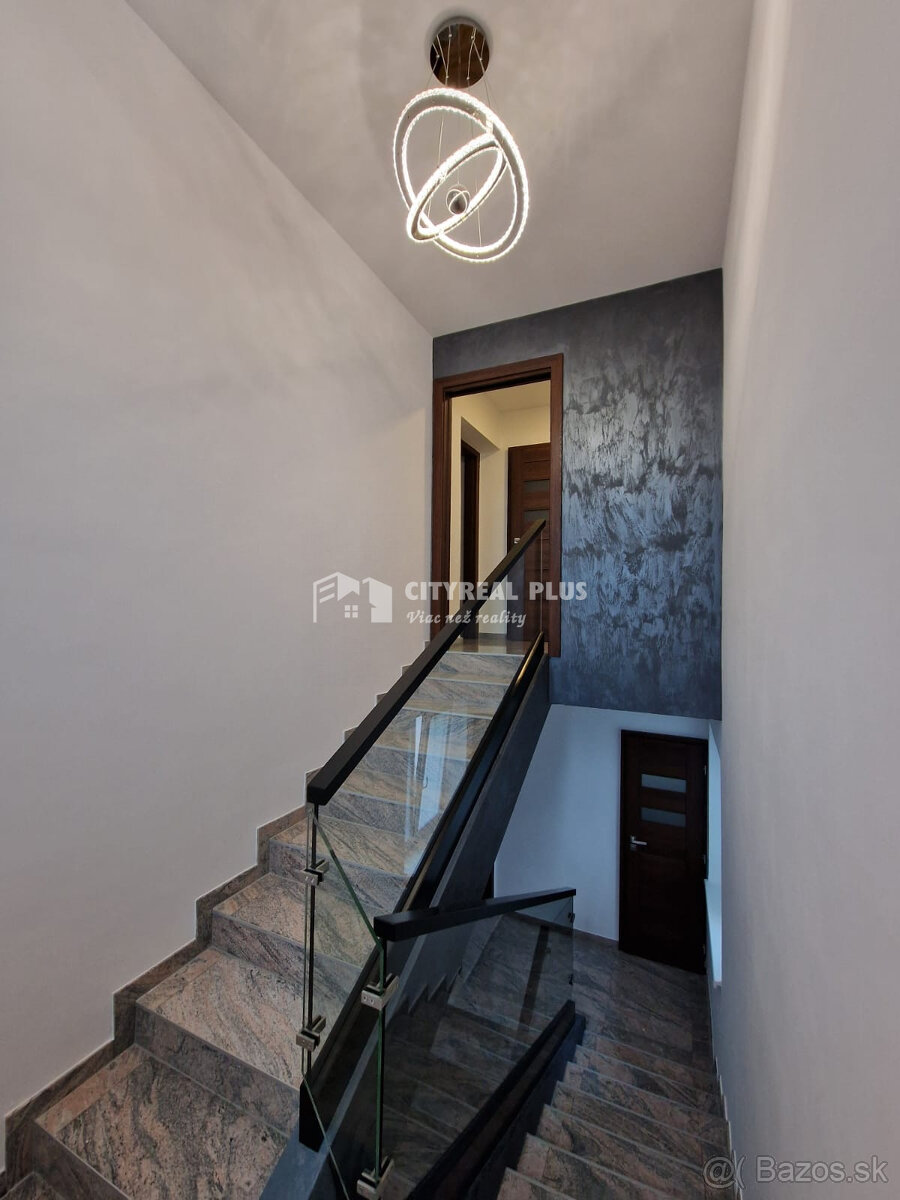 Na predaj 9 izbový rodinný dom v meste Šurany - 20
