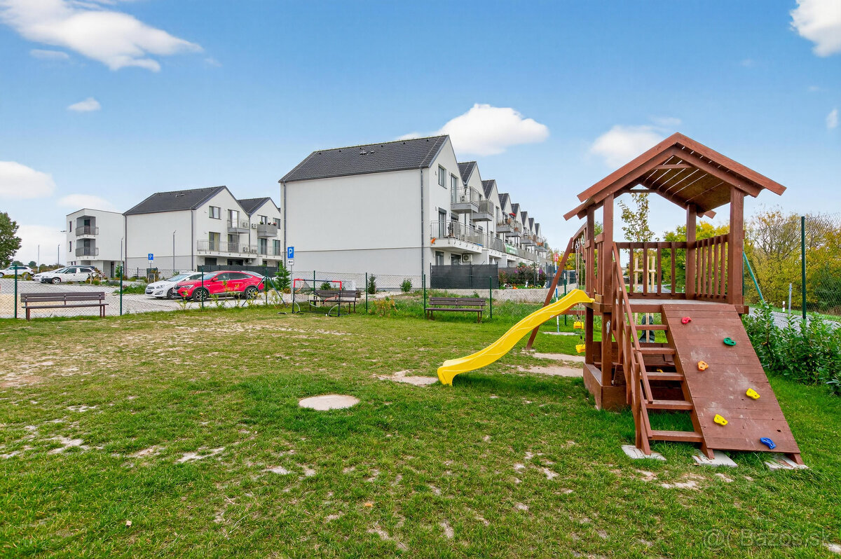 Na predaj 3-izbový byt so záhradkou a vlastným parkovacím mi - 20