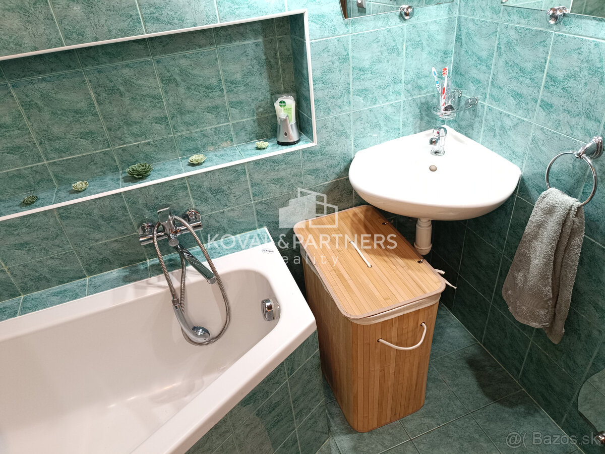 Dva rodinné domy - Cabaj-Čápor - Nitra - 20