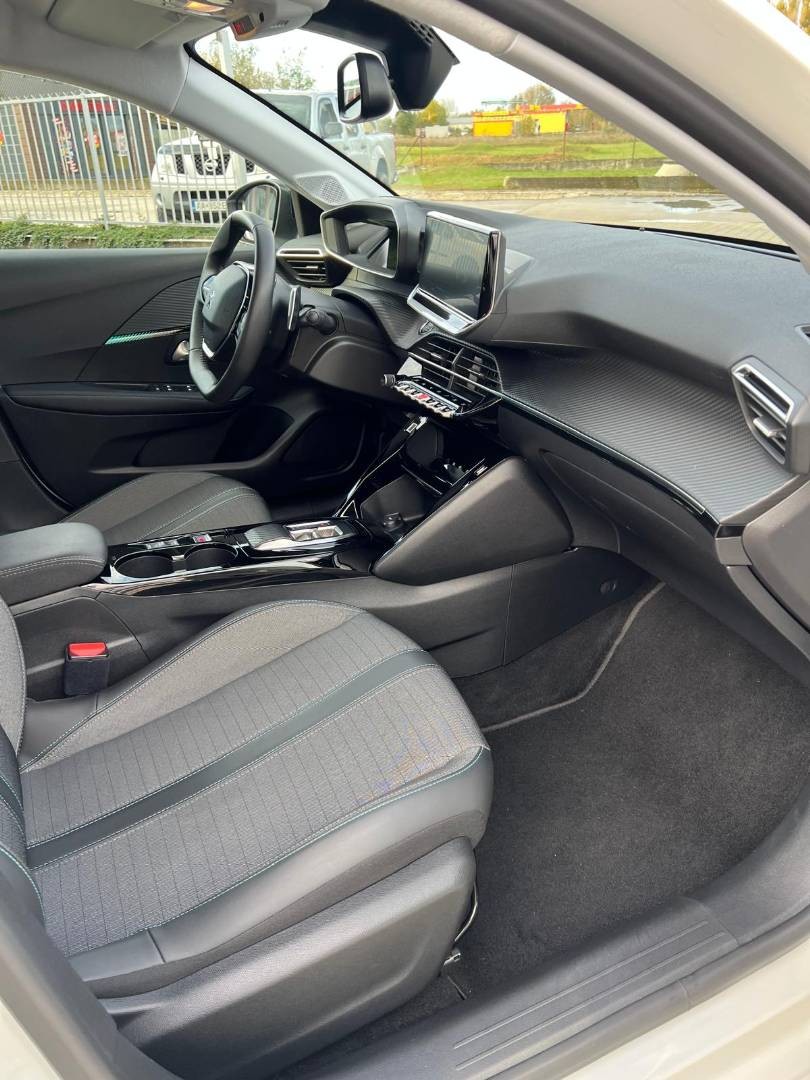 Peugeot 208 1.2 PureTech 100 Allure Pack EAT8 - 20