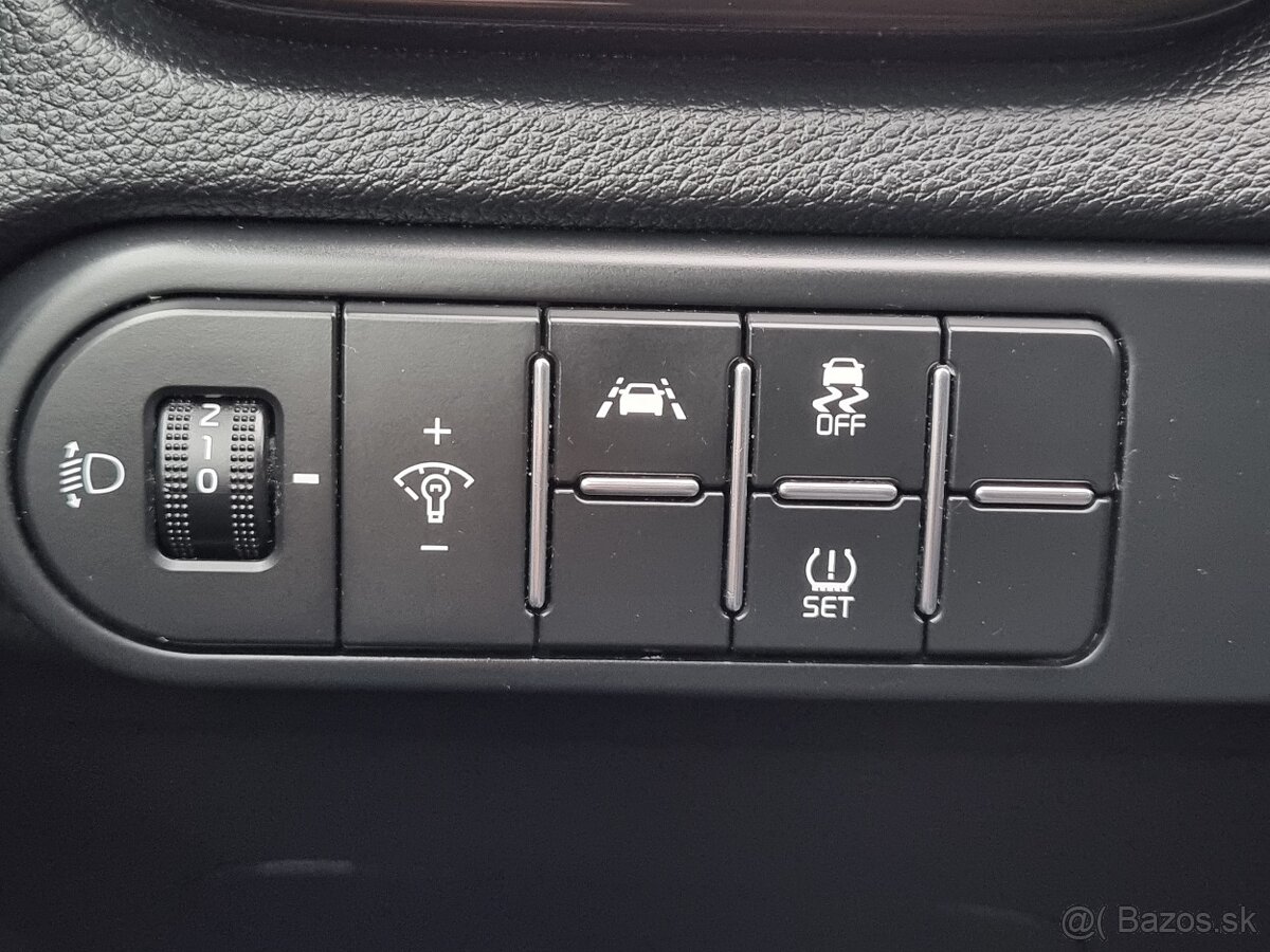 Kia Ceed SW 1.4 T-GDi Gold A/T za 13.990 € - 20