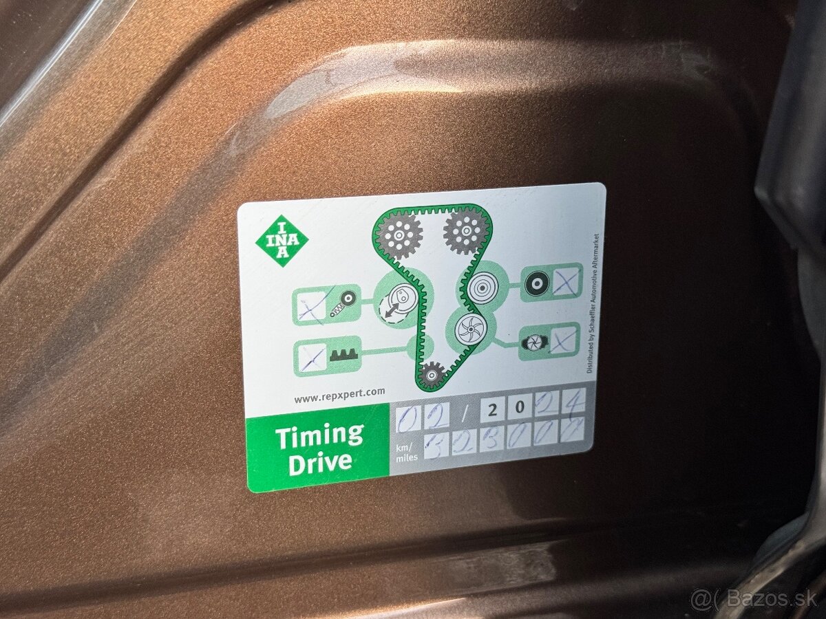 Volvo XC60 2.4D AWD Momentum Geartronic - 20