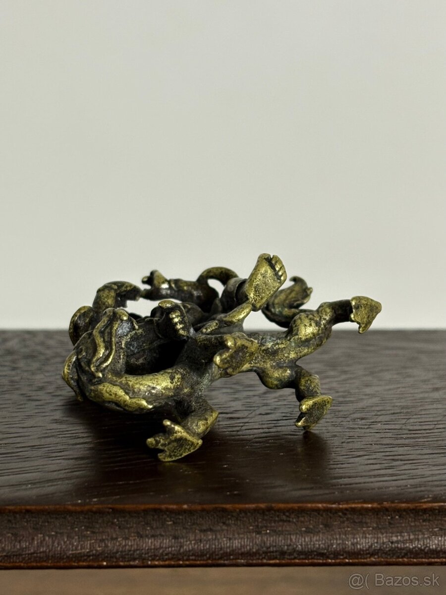 4 starožitné Tibetské bronzové sošky na originálnom drevenom - 20