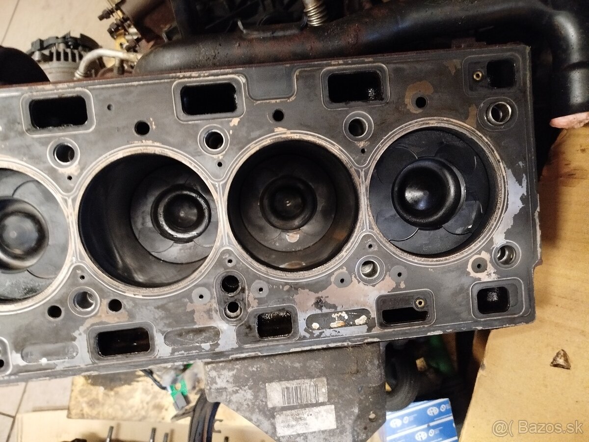 Rozpredám trafic vivaro 2010 2,5dti 107kw - 20