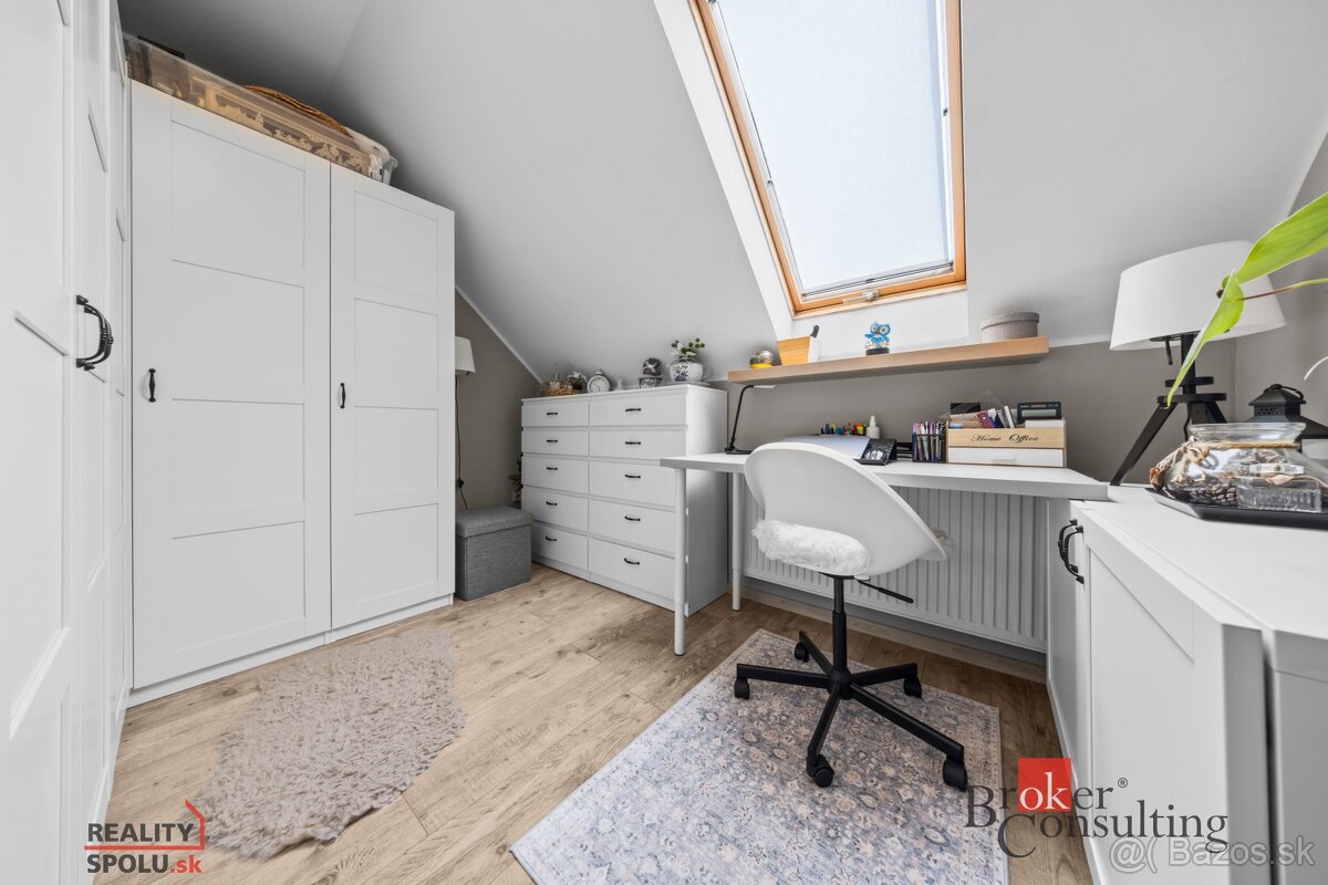 Krásny , slnečný , dvojgeneračný rodinný dom vo Vajnoroch - 20