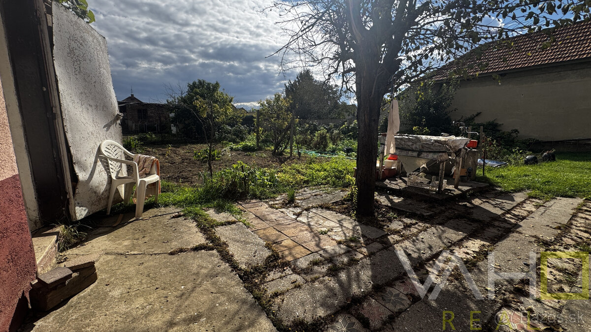 🏡 Na predaj: tehlový rodinný dom s veľkým pozemkom v obci Vá - 20