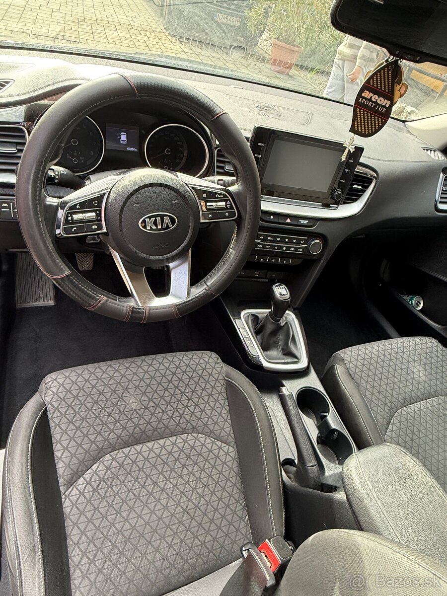 Kia ceed sw gold - 20