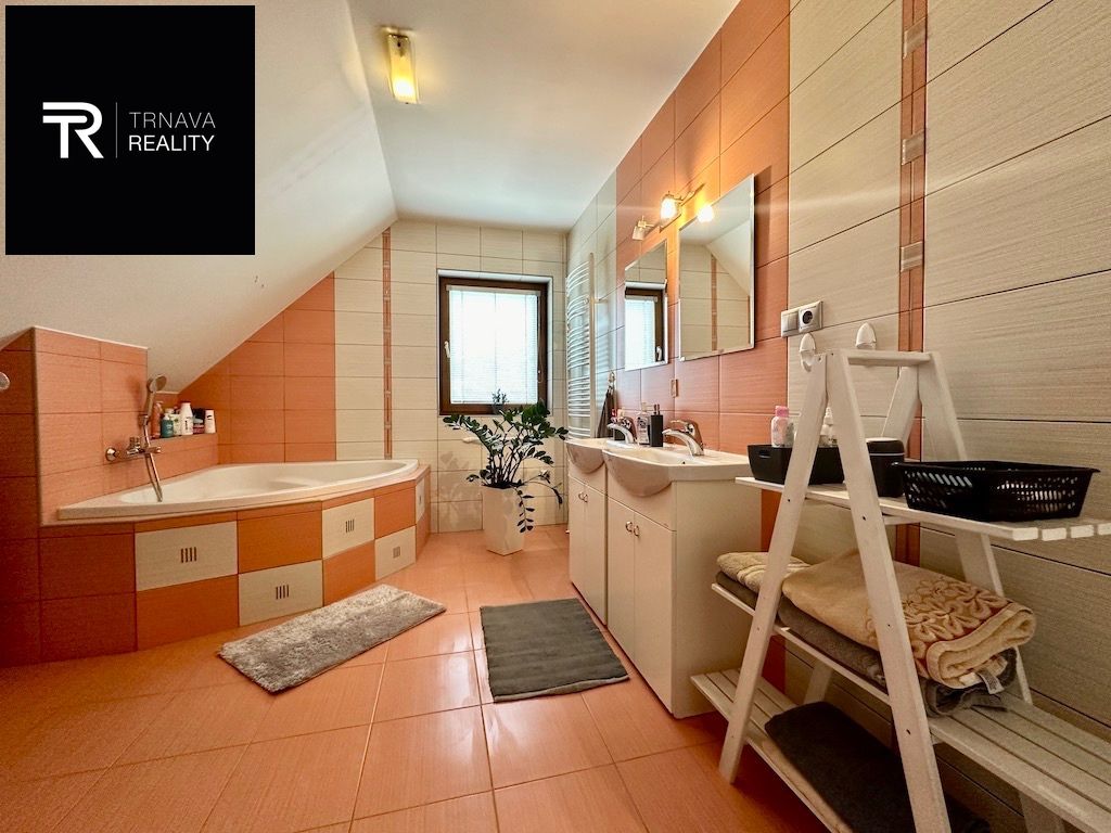 TRNAVA REALITY - Na predaj zariadený 5-izbový RD Leopoldov N - 20