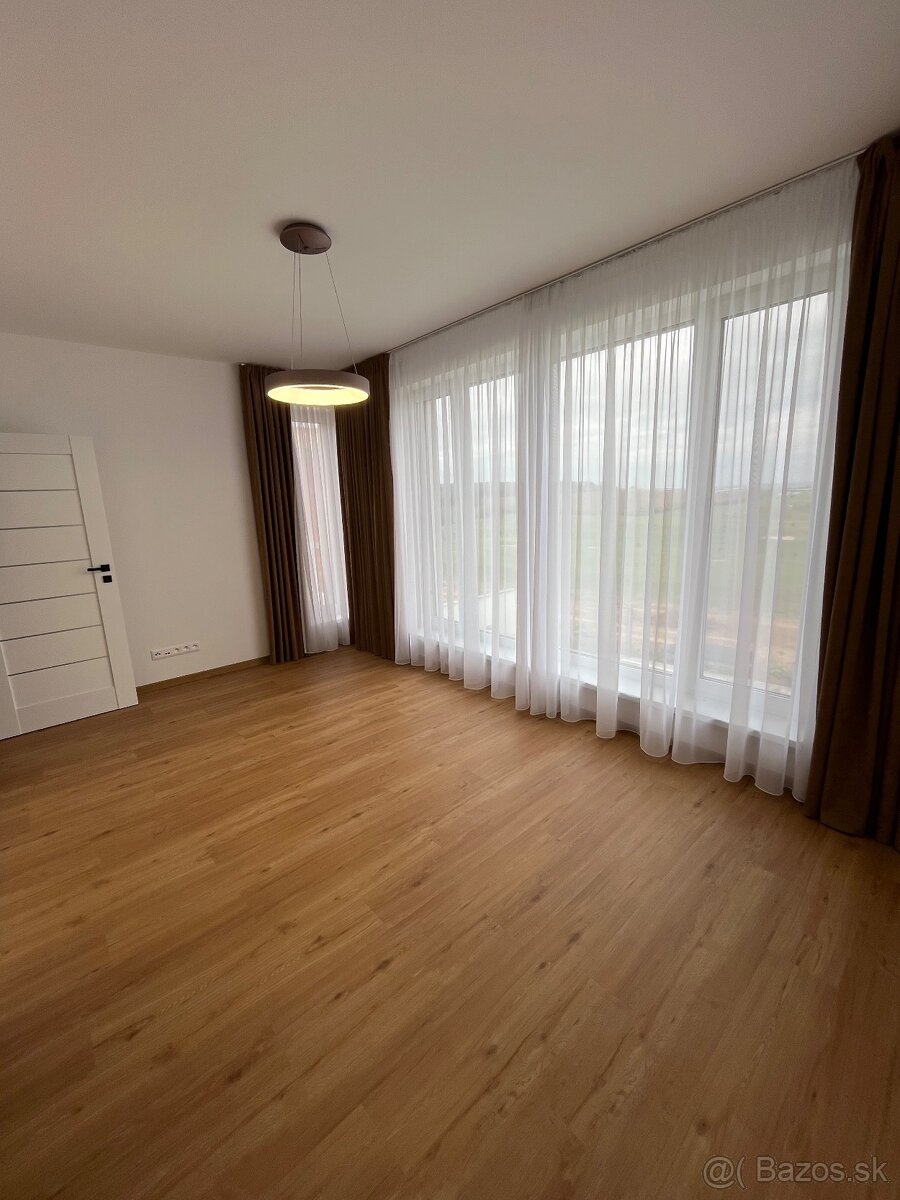 Luxusná vila (200 m2) na prenájom - 20