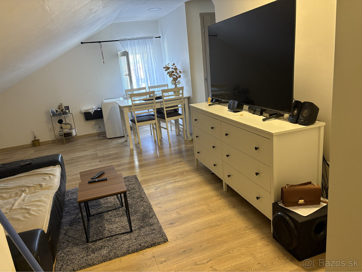 Znížená cena: prerobený 5 + 1 izbový rodinný dom s priestra - 20