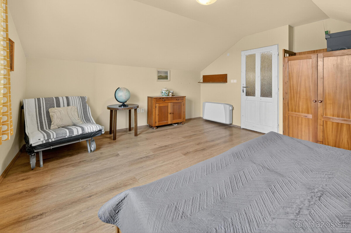 Na predaj priestranná 5-izbová chata s rozľahlým ovocným sad - 20