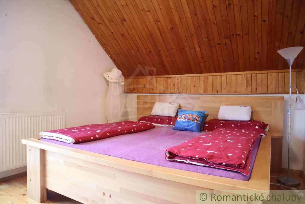 Priestranný rodinný dom s peknými výhľadmi v Hriňovej - 20