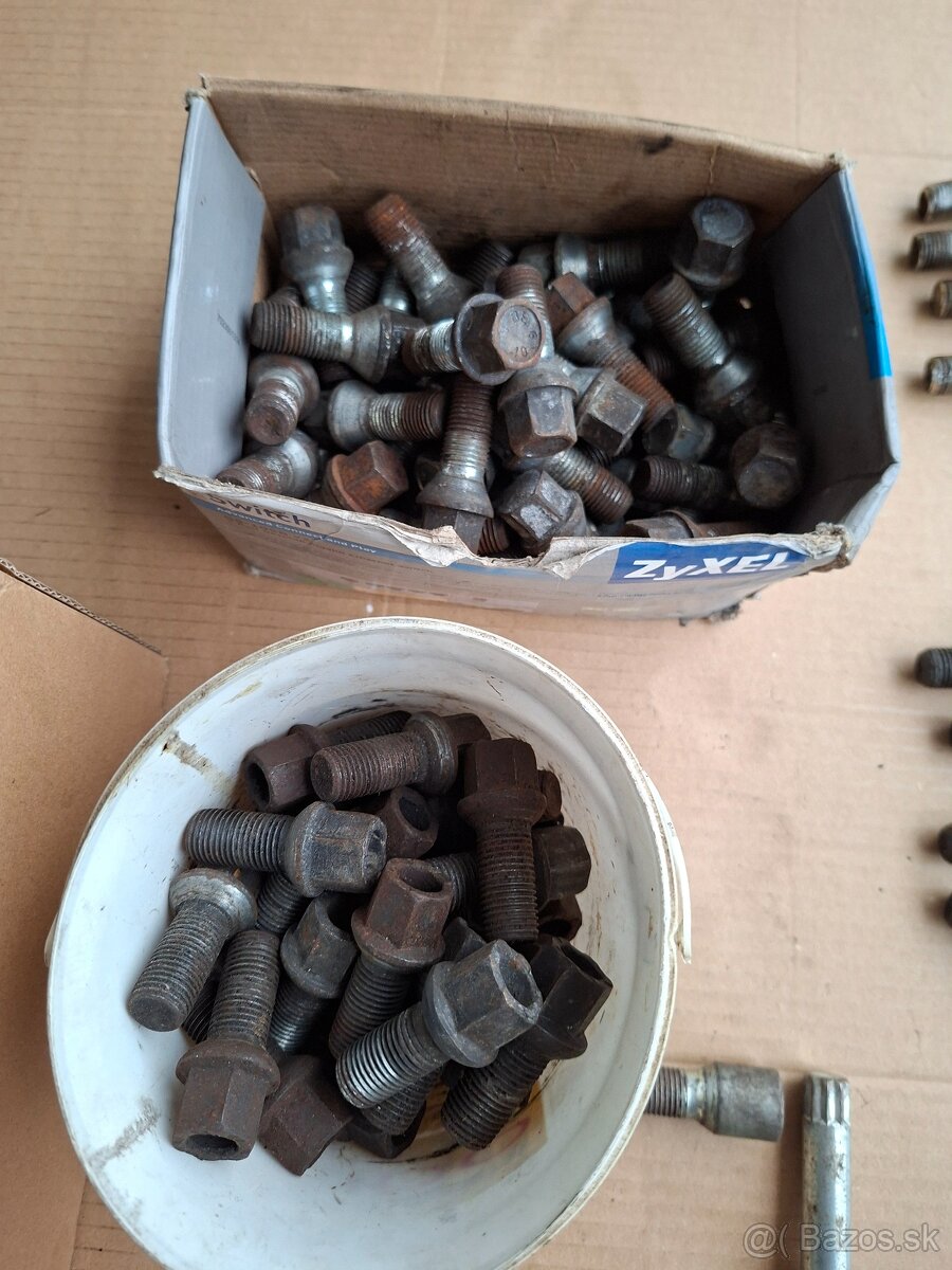 skrutky na kolesa M14 + bezpecnostne skrutky + krytky - 20