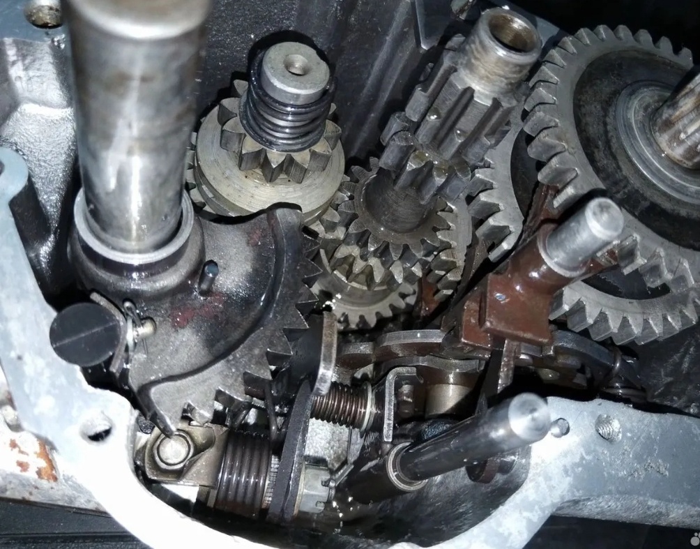 Originální díly Uloženka převodovka válce dynamo - 20