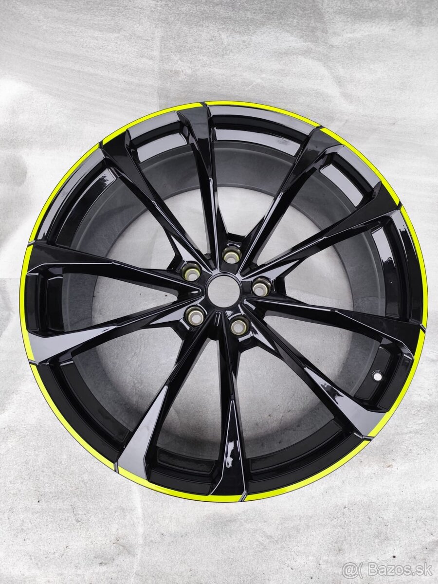 LAMBORGHINI URUS 23" DISKY - 20