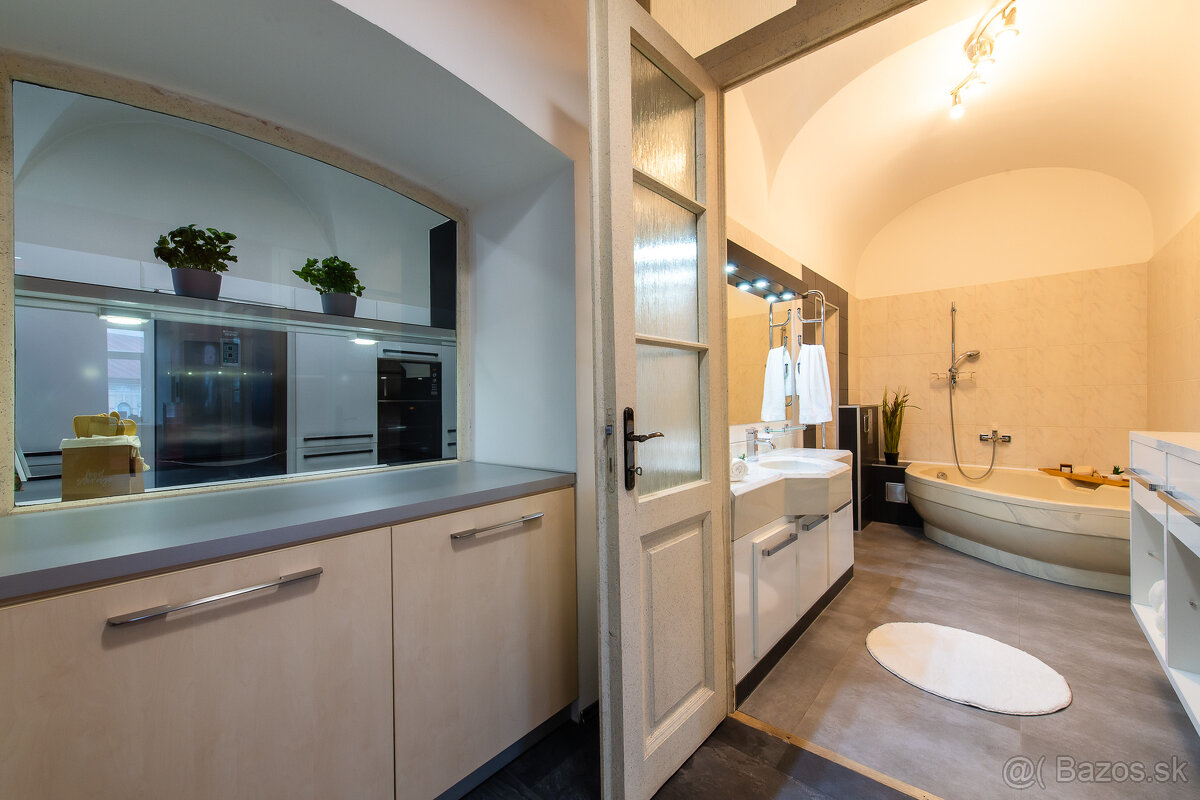 Na predaj 2 izbový byt, centrum - Košice, Hlavná - 20