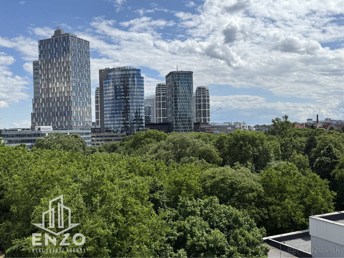 PRENÁJOM: Priestranný 4-izbový byt s výhľadom na hrad v cent - 20