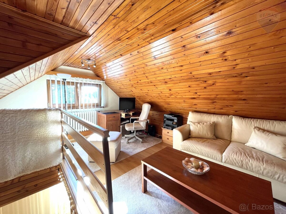 Na predaj útulný rodinný dom po rekonštrukcii s garážou, pek - 20