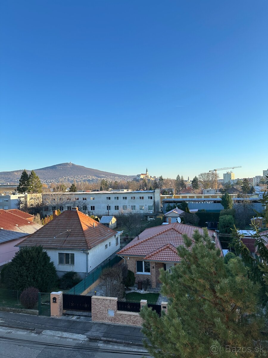 Veľkometrážny 3 izbový byt v centre mesta Nitra - 20