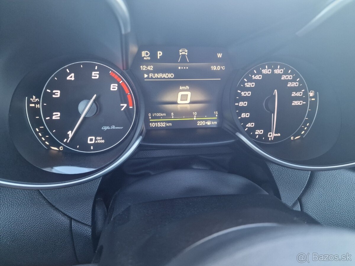 Giulia 2.0GME 147KW AT8 Dovoz z CZ Plná servisná - 20