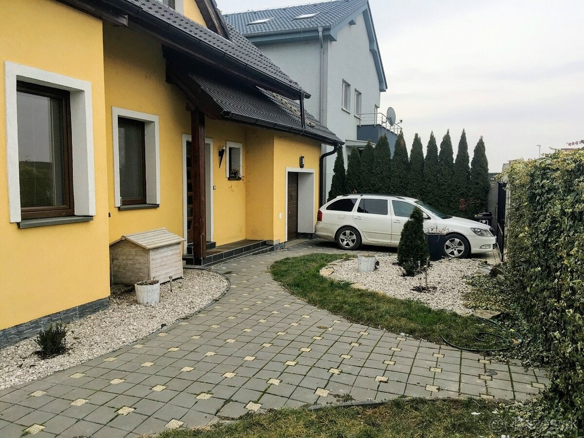 VÝHODNÁ KÚPA - SAMOSTATNÝ RODINNÝ DOM S GARÁŽOU - 20