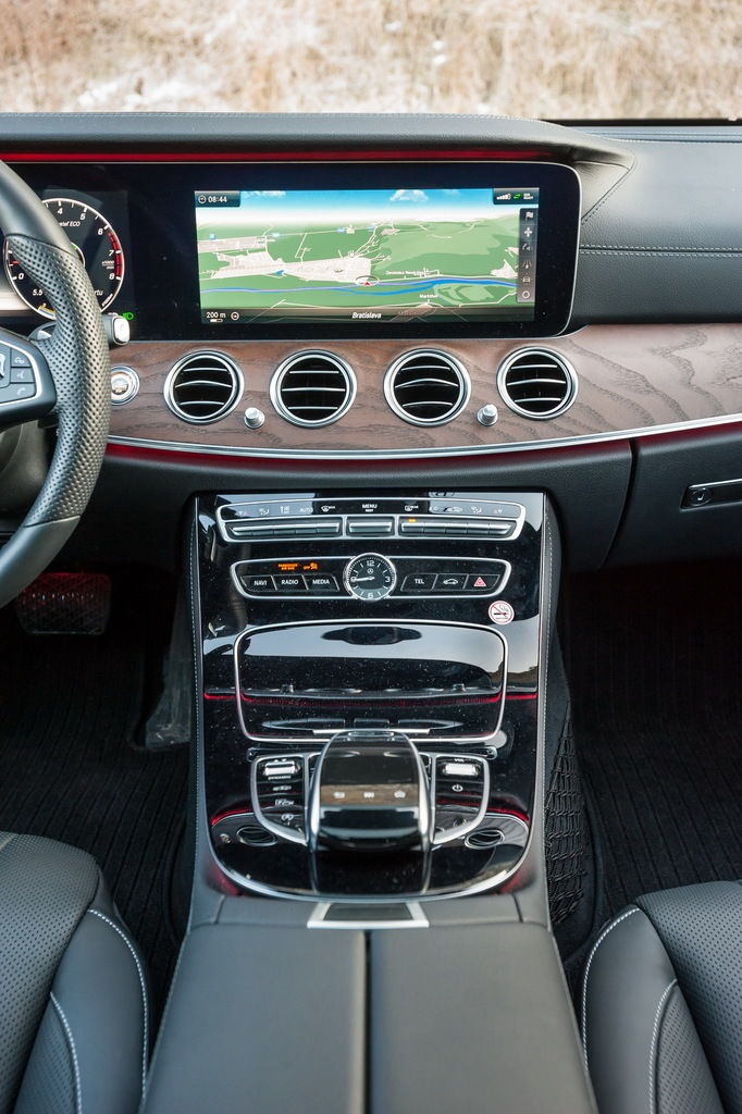 Mercedes-Benz E trieda 400 3.5l 4x4 245kw 2016 full vybava - 20