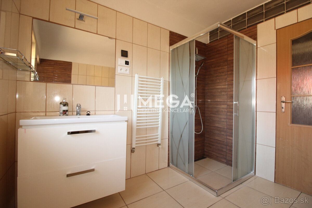 NA PREDAJ: Priestranný dvojgeneračný rodinný dom - Valaliky - 20