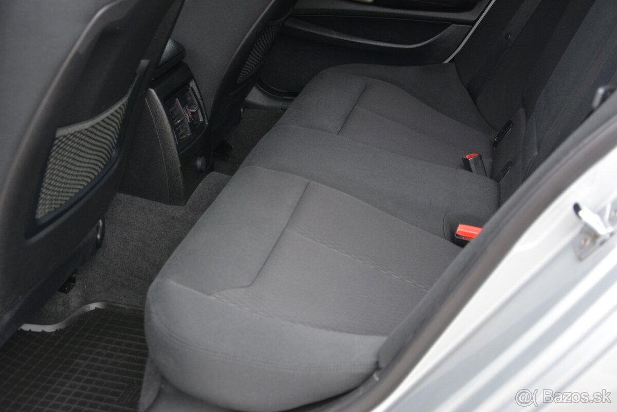 BMW rad 1 1.60 116i, SR voz, Automat,Serv.Kniha - 20