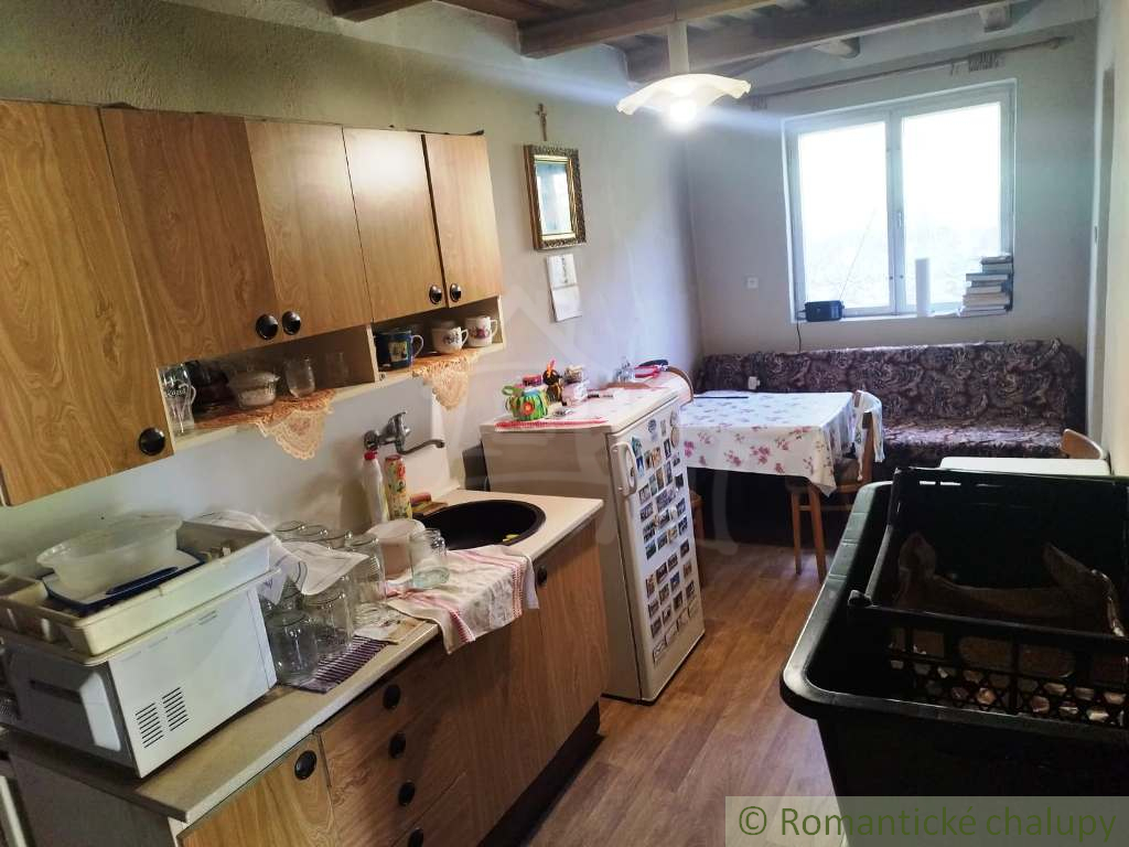 Z časti rekonštruovaný gazdovský dom v obci Hrušov - 20