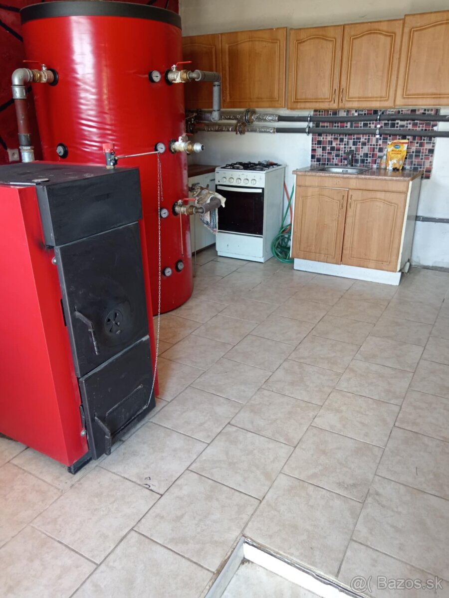 REZERVOVANE - Na predaj rodinný dom s veľkým pozemkom 3820 m - 20