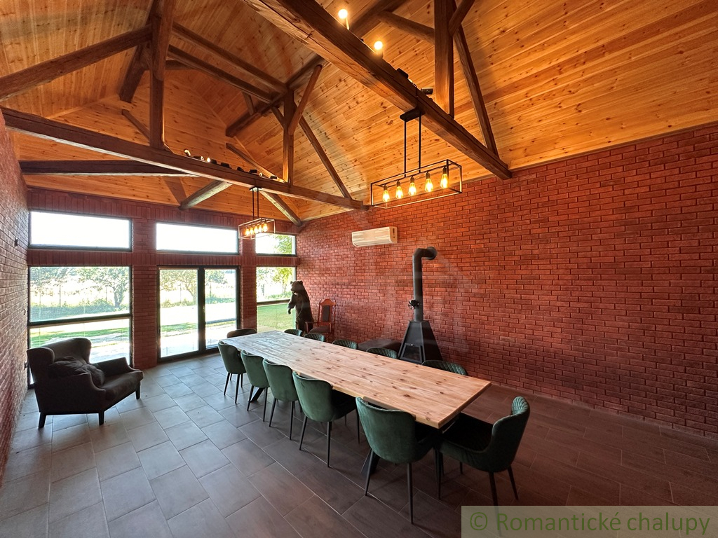 Vidiecky dom na samote s veľkým pozemkom na bývanie, chalu - 20