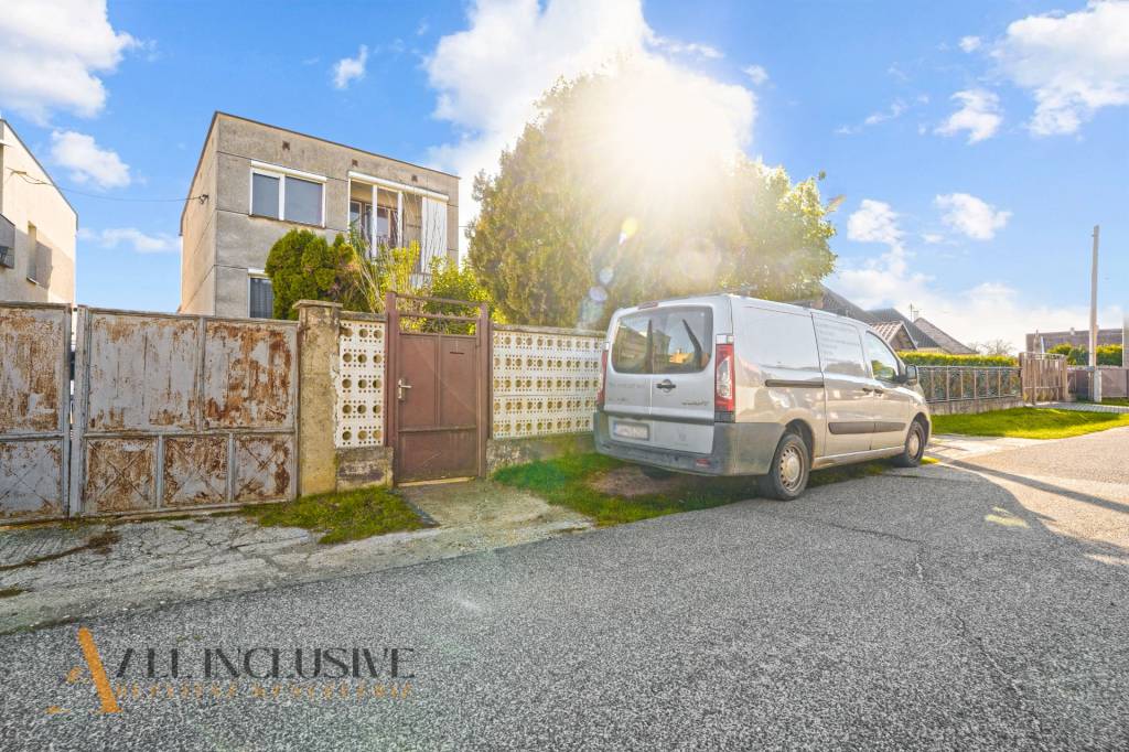 ALL INCLUSIVE | NA PREDAJ 4-IZBOVÝ POSCHODOVÝ RODINNÝ DOM, V - 20