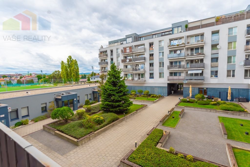 Na predaj luxusný 2-izbový byt s dvoma balkónmi, garážou a v - 20