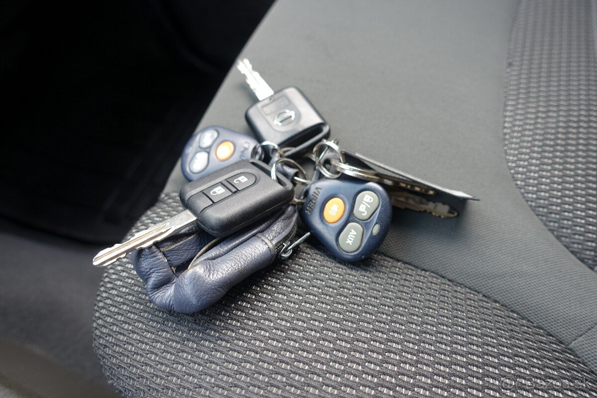 Nissan Navara DoubleCab 2.5 dCi XE, M6, 140kW, 4d. - 20