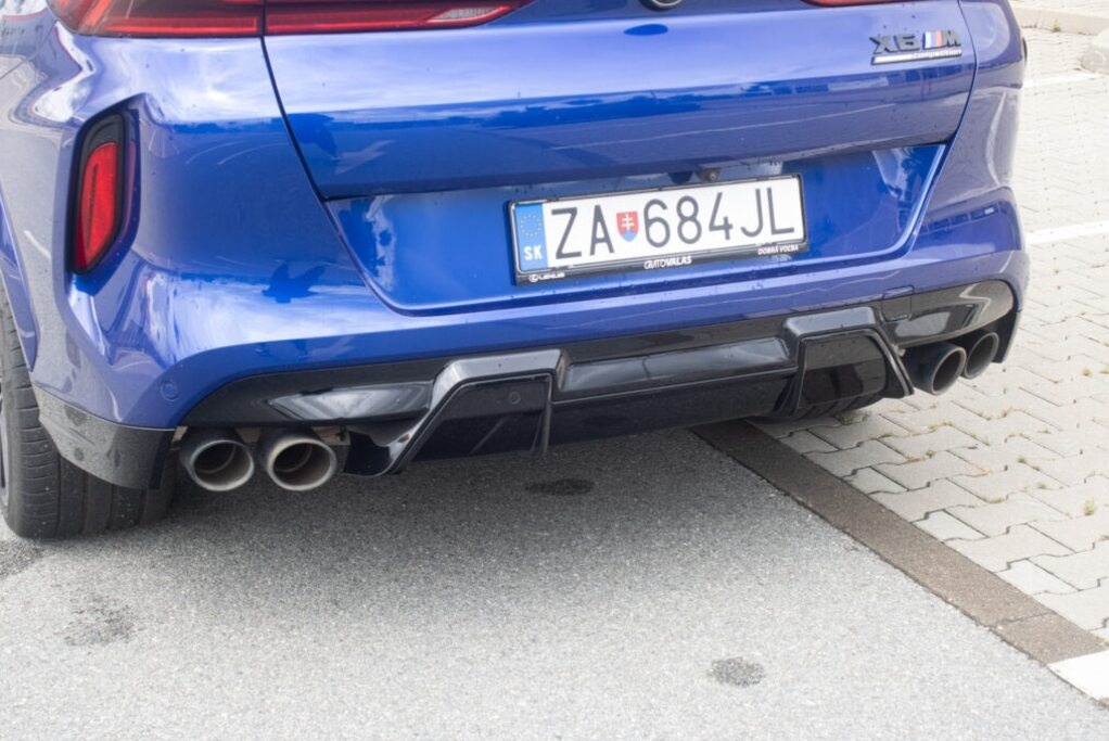 BMW X6 M Competition z roku 2021 - 20