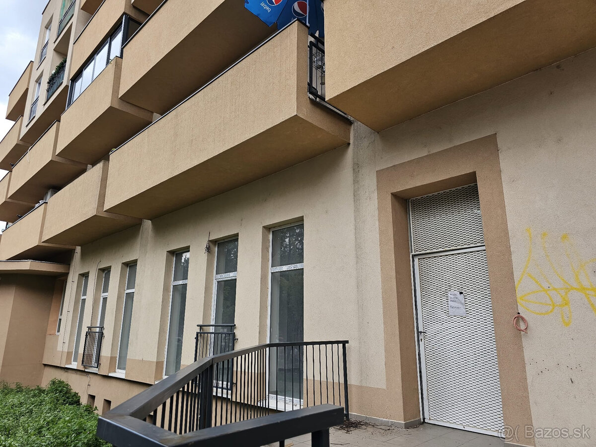 SENEC - NA PREDAJ EXKLUZÍVNE IBA U NÁS - 2 izbový byt v cent - 20