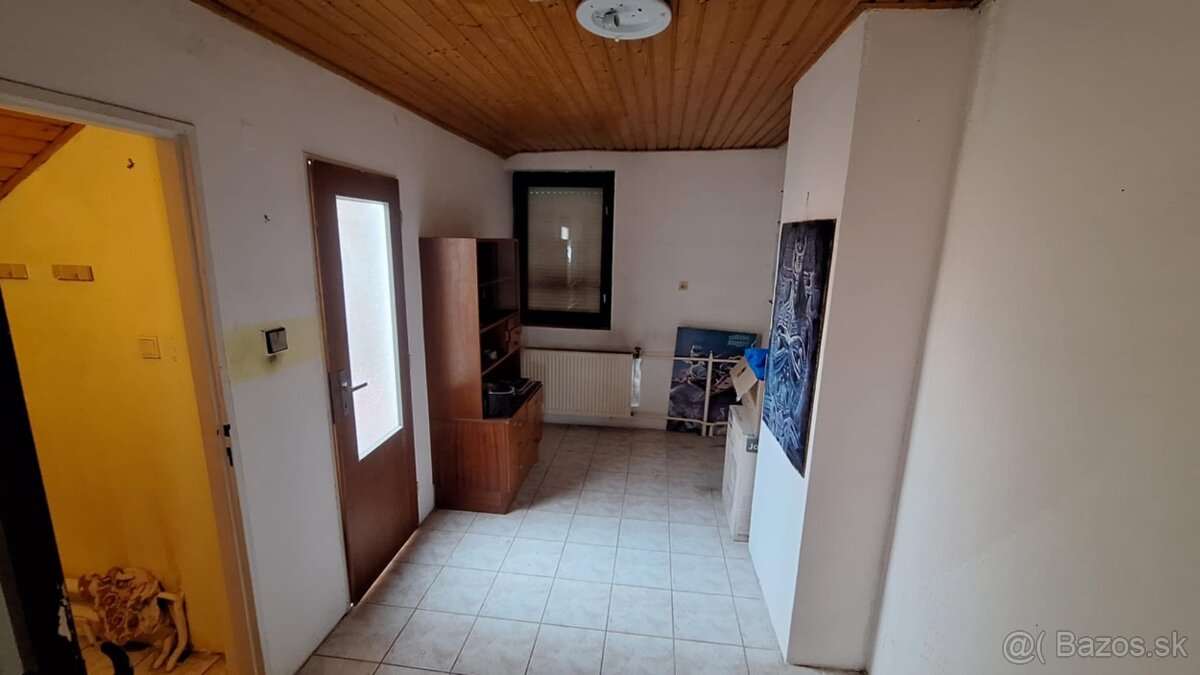 PREDAJ-4 izbový poschodový rodinný dom s garážou v Nesvadoch - 20