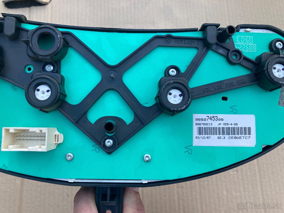 Budík/ prístrojový panel - 20