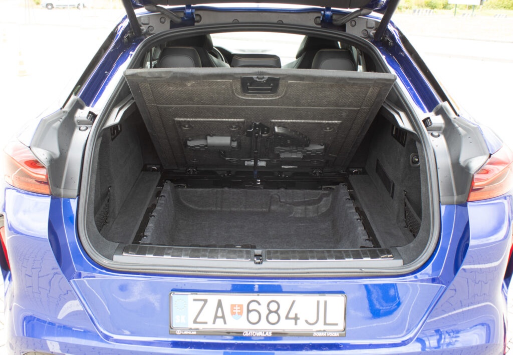 BMW X6 M Competition z roku 2021 - 20