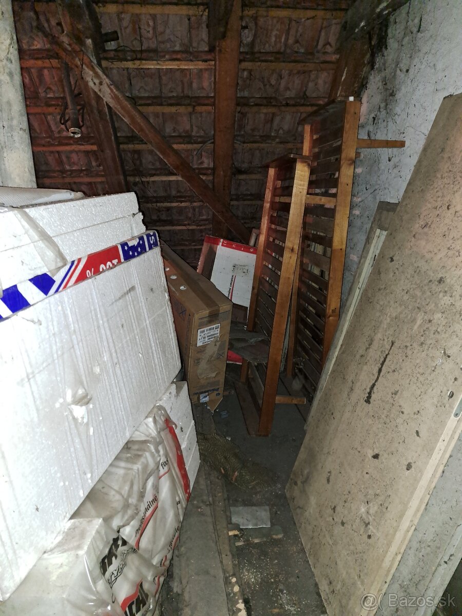 Kompletný interiér zo staršieho domu - 20