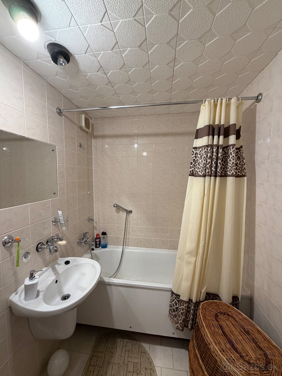 2xwc, 2x loggia, priestranný 4 izbový byt Ťahanovce - 20