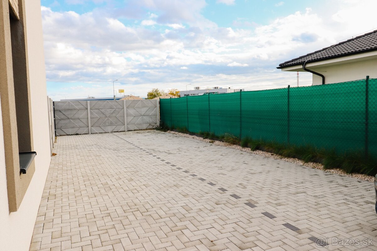 Veľkometrážny poschodový dvojdom v širšom centre mesta - 20