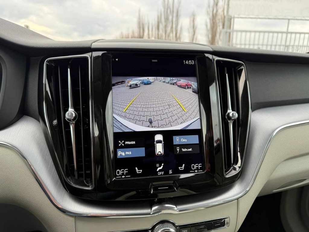 Volvo XC60 D5 Momentum AWD A/T - 20