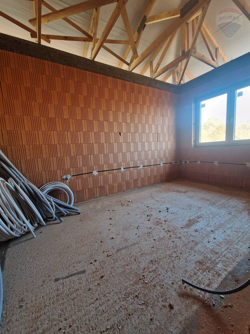 REZERVOVANEPredaj 4 izbový bungalov s garážou Nitra - Zob - 20