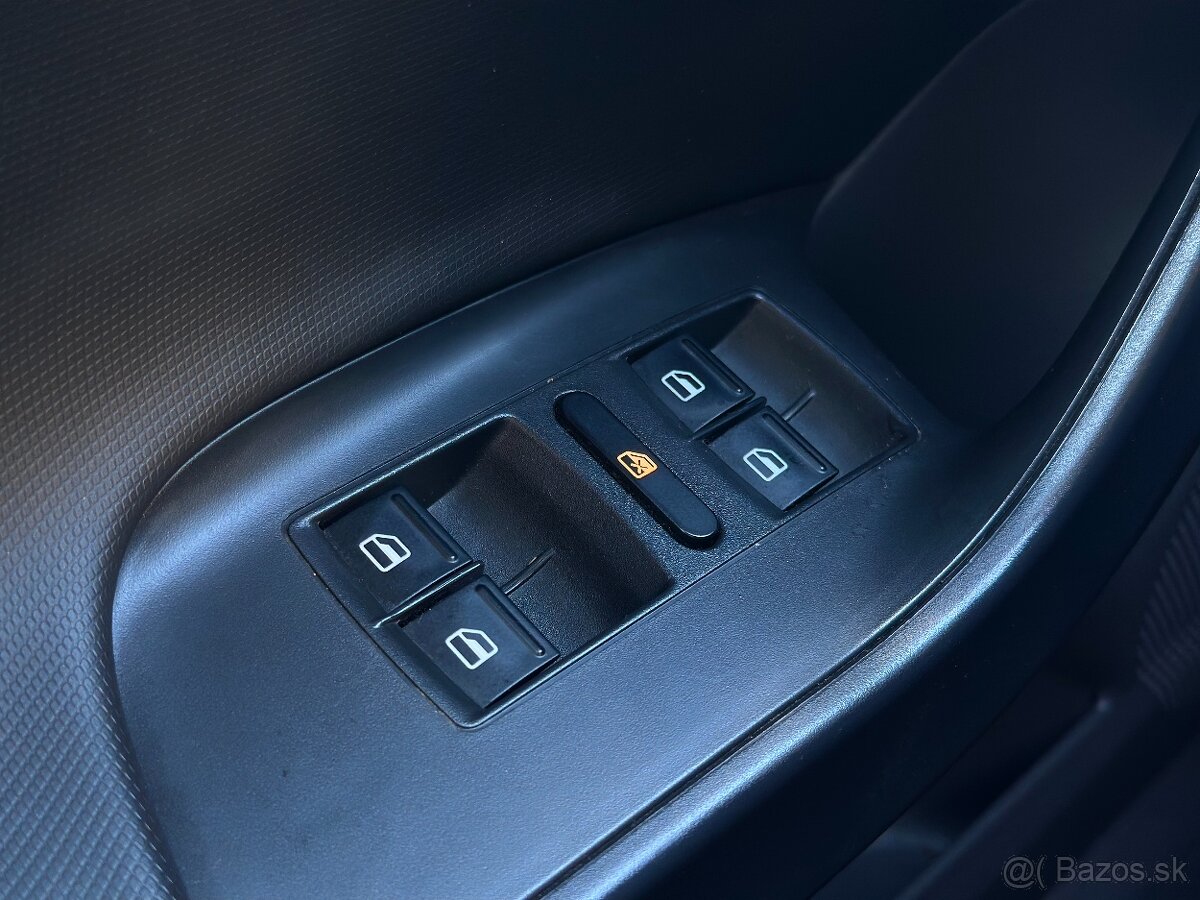 Seat Ibiza ST 1.4 16V benzín 63 kW, 2011 - 20