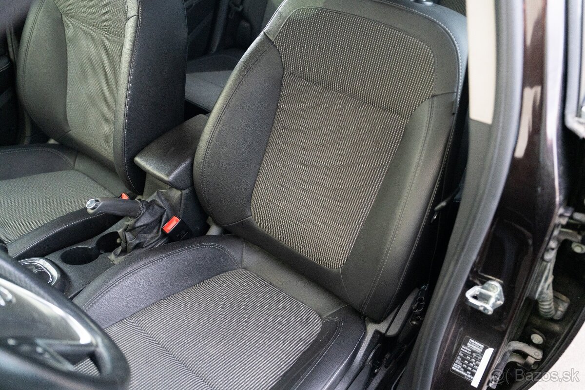 Opel Astra 1.4T 103kw M6, SR - 1.majitel - 20