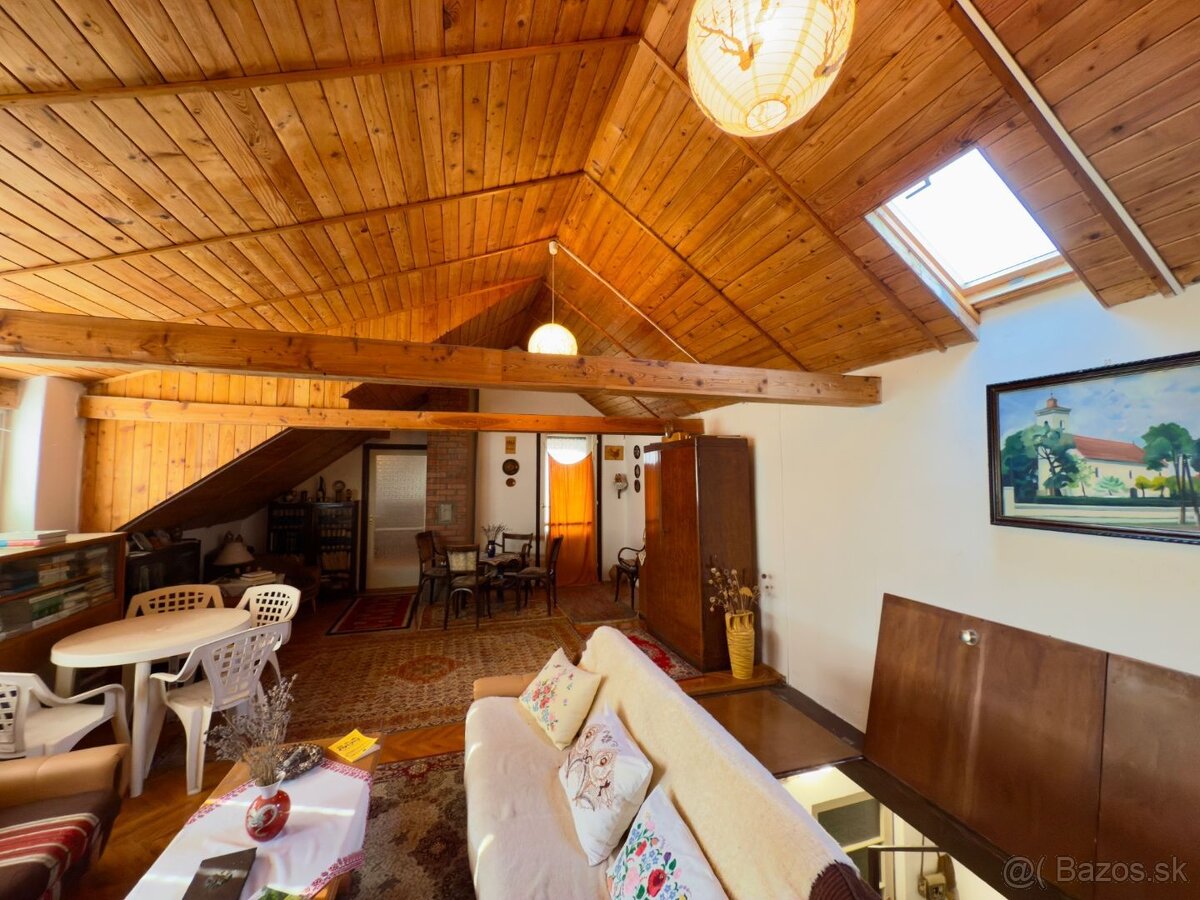 MAĎARSKO - GONC 6 IZBOVÝ POSCHODOVÝ RD S TERASOU, PIVNICOU, - 20